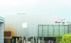 苹果封闭引合作伙伴愤怒：三里屯店被涂鸦背后